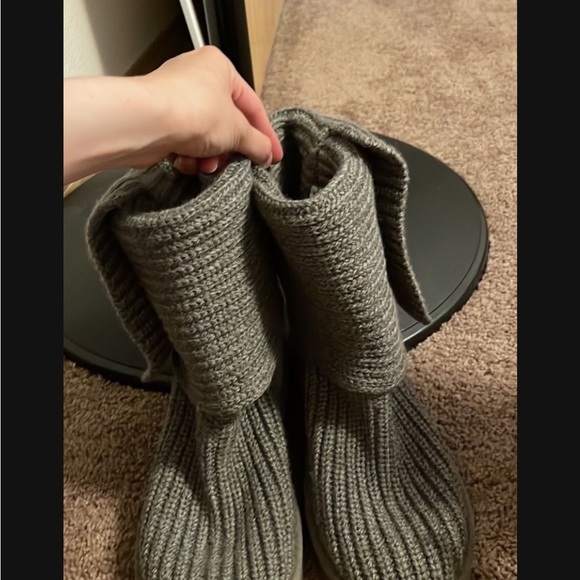 Size 8 Ugg Boots - Picture 3 of 3